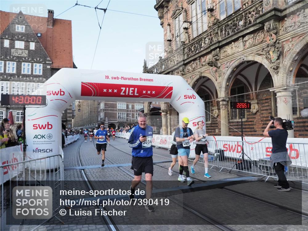 06.10.2024 - 19. swb-Marathon Bremen Luisa Fischer http://msf.ph/oto/7390419 06.10.2024 14:00:00 Ziel 911, 1395, 2327, 3034, 4616, 4937, 5064, 5125, 5776, 6898 meine-sportfotos.de