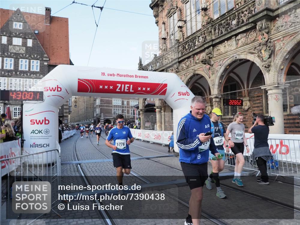 06.10.2024 - 19. swb-Marathon Bremen Luisa Fischer http://msf.ph/oto/7390438 06.10.2024 14:00:01 Ziel 911, 1395, 2068, 2327, 3034, 4616, 4937, 5064, 5125, 5776, 6898 meine-sportfotos.de