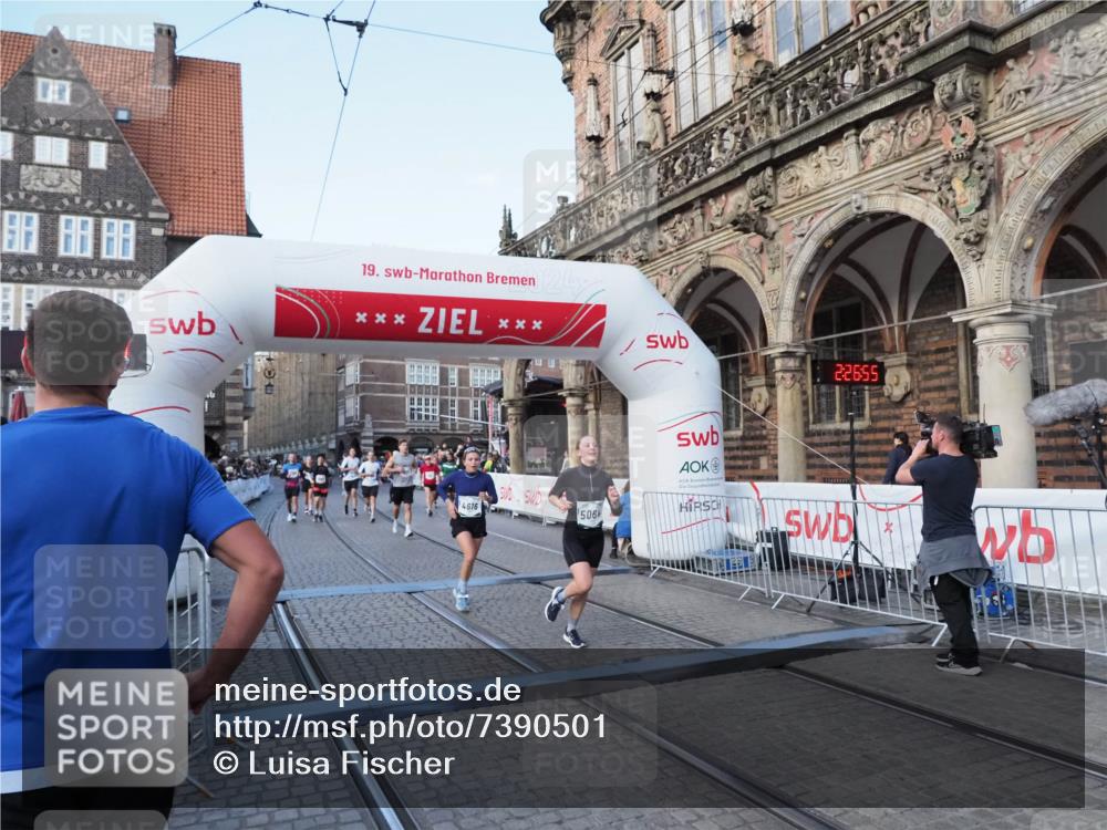 06.10.2024 - 19. swb-Marathon Bremen Luisa Fischer http://msf.ph/oto/7390501 06.10.2024 14:00:04 Ziel 80, 811, 911, 1061, 1282, 1386, 2068, 2327, 3088, 3119, 4616, 4913, 5064, 5776, 5787, 6790, 6898 meine-sportfotos.de
