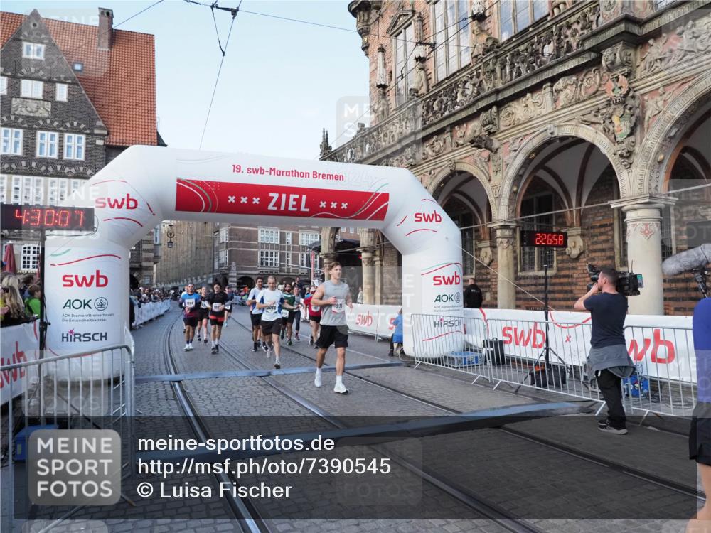06.10.2024 - 19. swb-Marathon Bremen Luisa Fischer http://msf.ph/oto/7390545 06.10.2024 14:00:07 Ziel 80, 406, 811, 911, 1061, 1282, 1386, 2068, 3088, 3119, 4616, 4913, 5064, 5787, 6790, 6821 meine-sportfotos.de