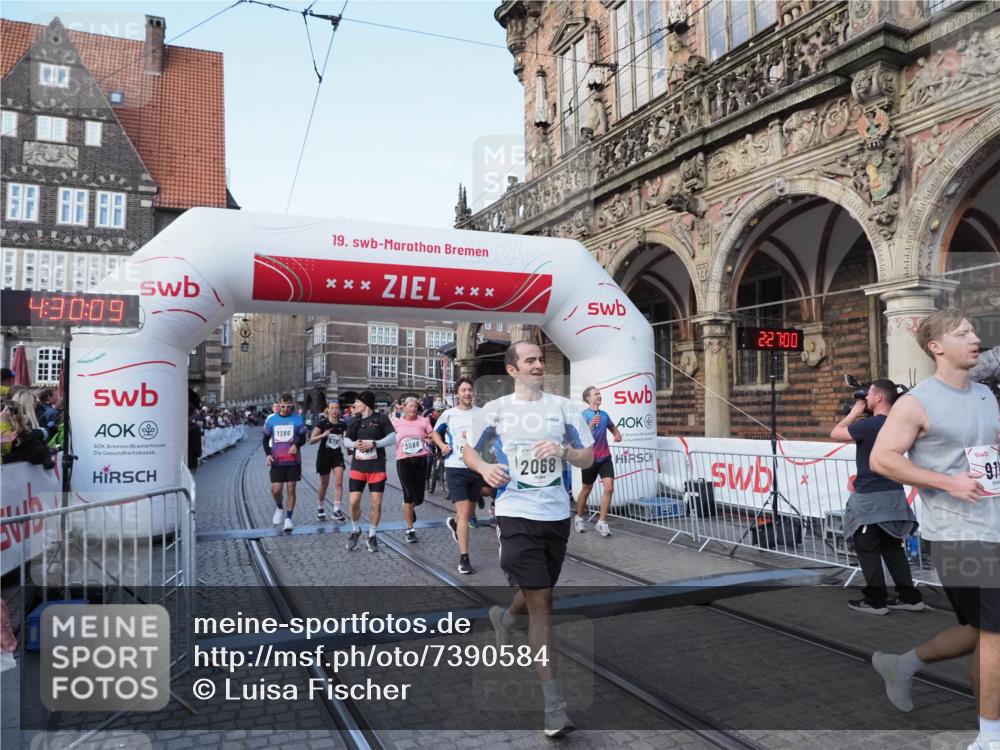 06.10.2024 - 19. swb-Marathon Bremen Luisa Fischer http://msf.ph/oto/7390584 06.10.2024 14:00:09 Ziel 80, 406, 811, 911, 1061, 1282, 1386, 2068, 3088, 3119, 4616, 4913, 5064, 5787, 6790, 6821 meine-sportfotos.de
