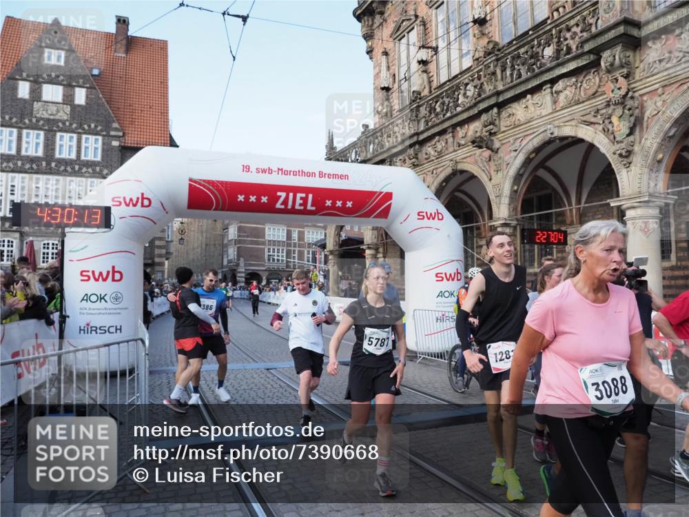 06.10.2024 - 19. swb-Marathon Bremen Luisa Fischer http://msf.ph/oto/7390668 06.10.2024 14:00:13 Ziel 80, 406, 811, 1061, 1282, 1386, 2068, 3088, 3119, 3992, 4913, 5787, 6790, 6821 meine-sportfotos.de
