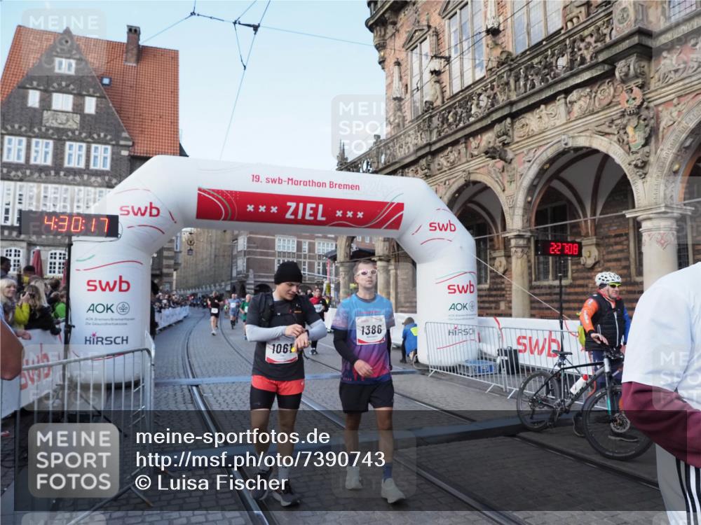 06.10.2024 - 19. swb-Marathon Bremen Luisa Fischer http://msf.ph/oto/7390743 06.10.2024 14:00:17 Ziel 406, 691, 978, 2998, 3992, 5309, 5310, 6821 meine-sportfotos.de