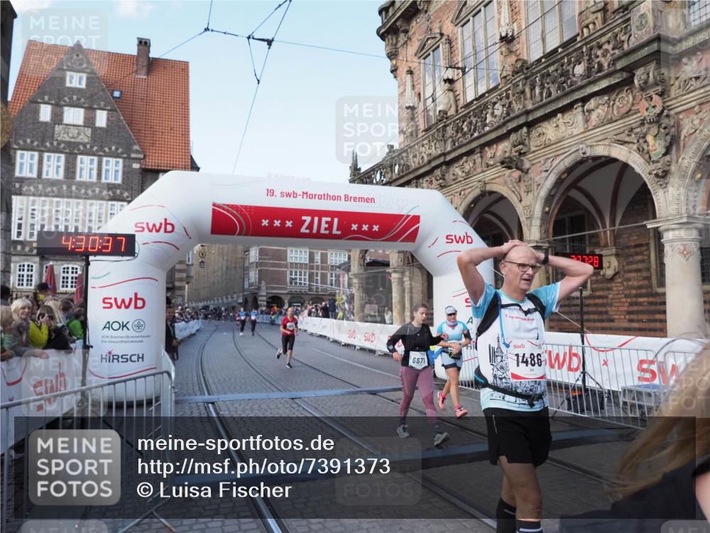 06.10.2024 - 19. swb-Marathon Bremen Luisa Fischer http://msf.ph/oto/7391373 06.10.2024 14:00:37 Ziel 2448, 2959, 3609, 3811, 3812, 4014, 6671 meine-sportfotos.de
