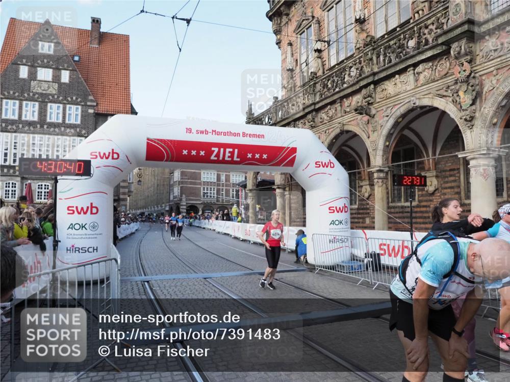 06.10.2024 - 19. swb-Marathon Bremen Luisa Fischer http://msf.ph/oto/7391483 06.10.2024 14:00:40 Ziel 2959, 4014, 4273, 4274, 6671 meine-sportfotos.de