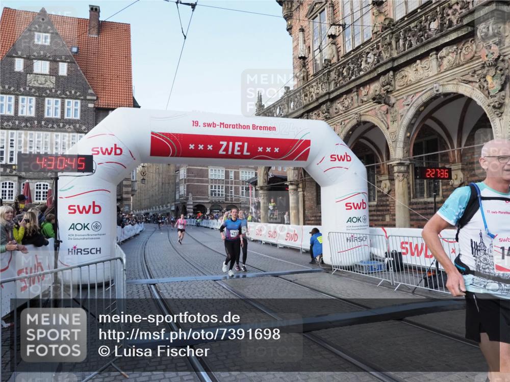 06.10.2024 - 19. swb-Marathon Bremen Luisa Fischer http://msf.ph/oto/7391698 06.10.2024 14:00:45 Ziel 3332, 4014, 4273, 4274 meine-sportfotos.de