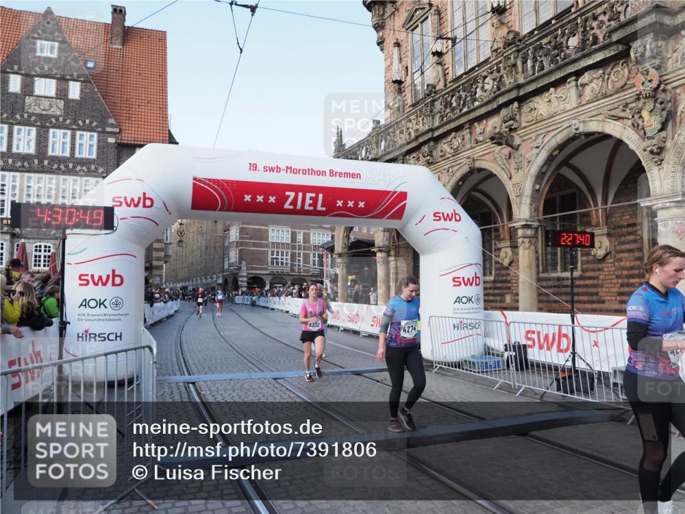 06.10.2024 - 19. swb-Marathon Bremen Luisa Fischer http://msf.ph/oto/7391806 06.10.2024 14:00:49 Ziel 3332, 4273, 4274, 5347 meine-sportfotos.de