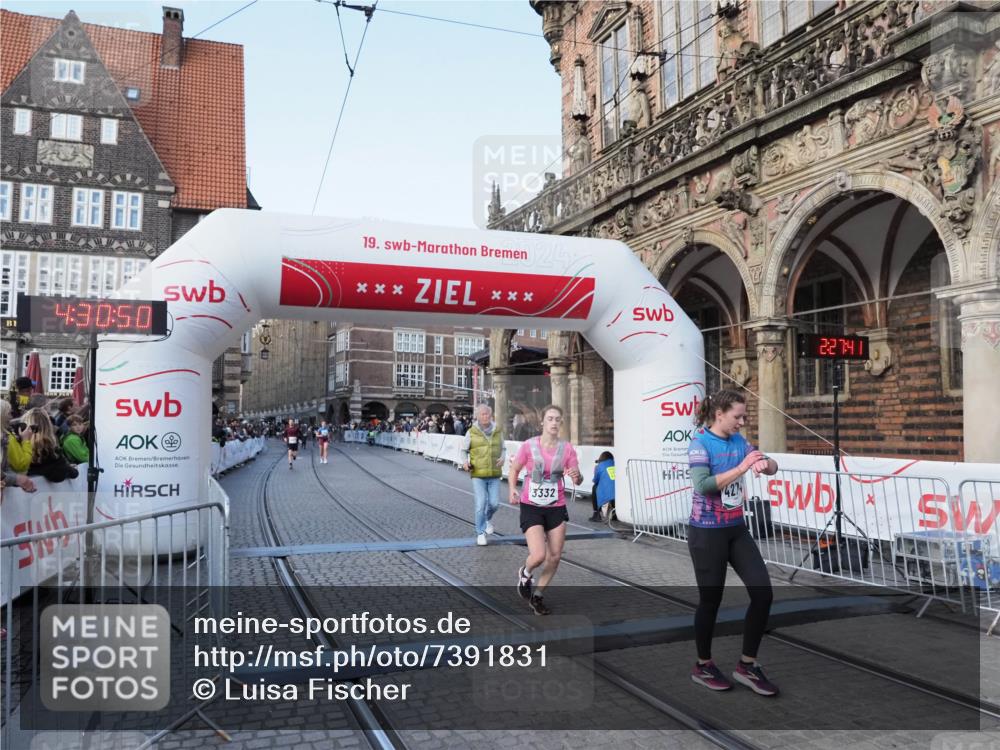 06.10.2024 - 19. swb-Marathon Bremen Luisa Fischer http://msf.ph/oto/7391831 06.10.2024 14:00:50 Ziel 3332, 4273, 4274, 5347 meine-sportfotos.de