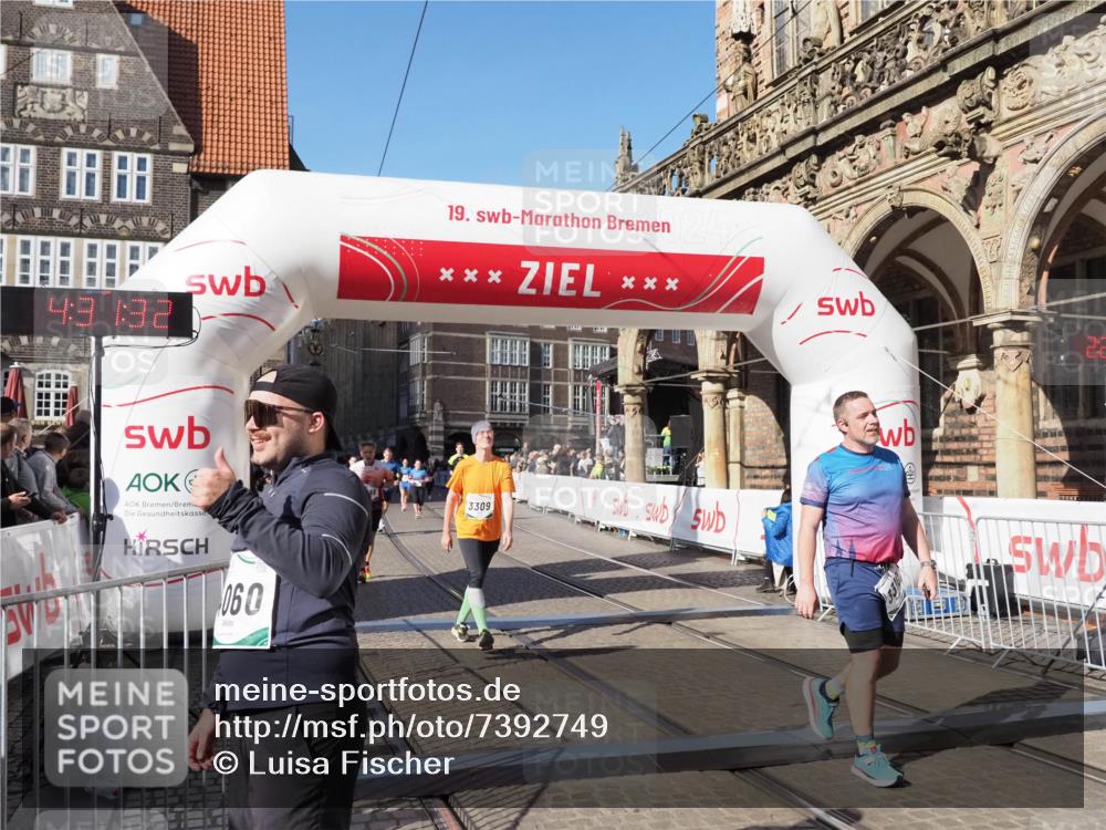 06.10.2024 - 19. swb-Marathon Bremen Luisa Fischer http://msf.ph/oto/7392749 06.10.2024 14:01:32 Ziel 2056, 3309, 3310, 3835, 6156, 6168, 6455, 6640 meine-sportfotos.de