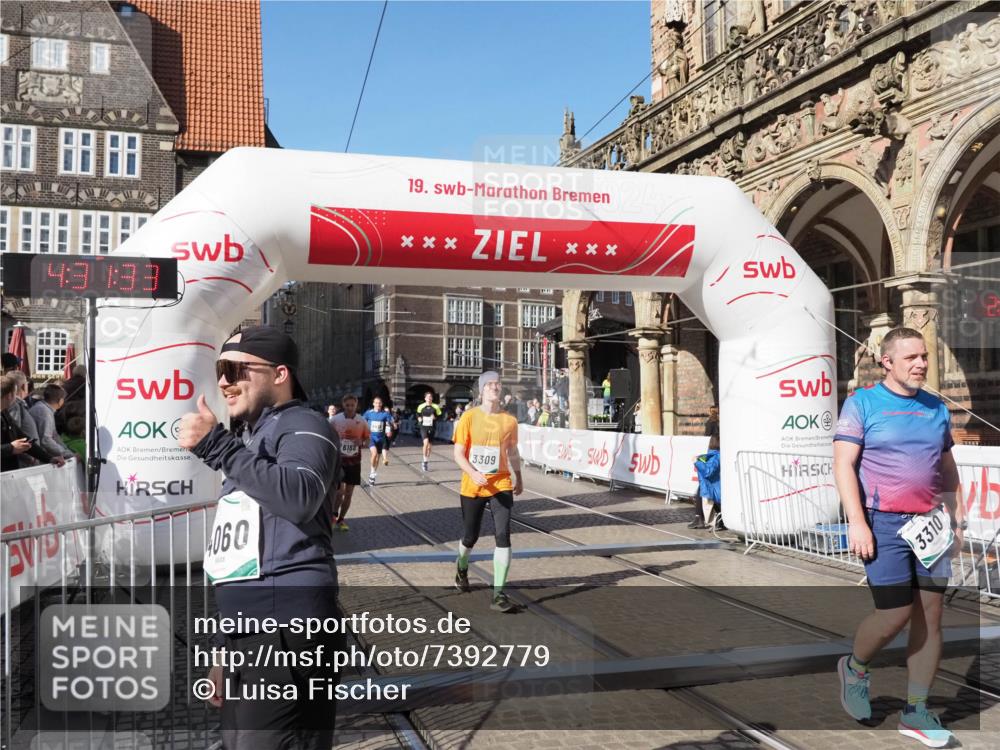 06.10.2024 - 19. swb-Marathon Bremen Luisa Fischer http://msf.ph/oto/7392779 06.10.2024 14:01:33 Ziel 3309, 3310, 3835, 6168, 6455, 6640 meine-sportfotos.de