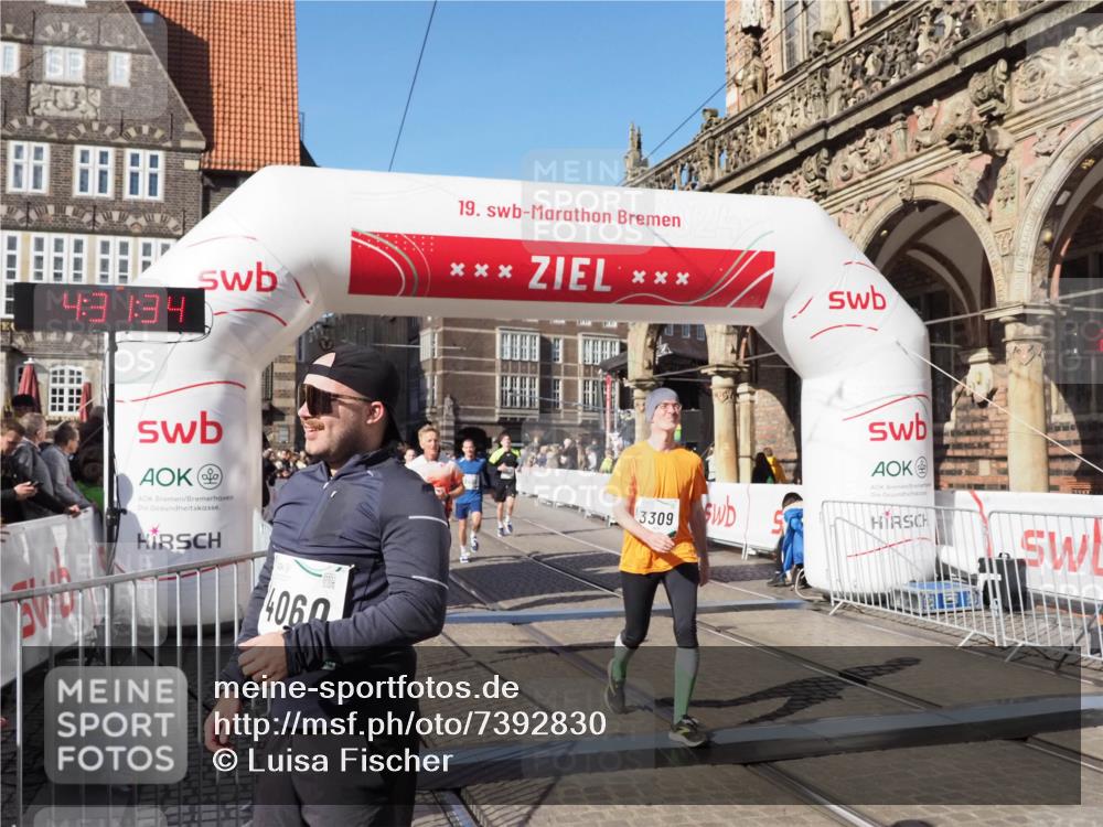 06.10.2024 - 19. swb-Marathon Bremen Luisa Fischer http://msf.ph/oto/7392830 06.10.2024 14:01:34 Ziel 3309, 3310, 3831, 3835, 6168, 6455, 6640 meine-sportfotos.de