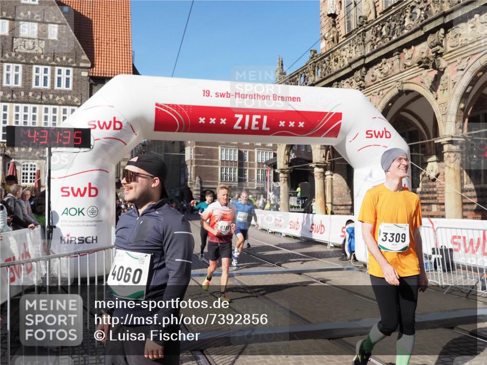 06.10.2024 - 19. swb-Marathon Bremen Luisa Fischer http://msf.ph/oto/7392856 06.10.2024 14:01:35 Ziel 2717, 3085, 3309, 3310, 3831, 3835, 6168, 6455, 6640 meine-sportfotos.de