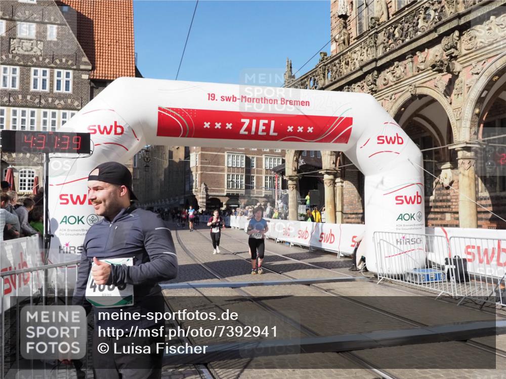06.10.2024 - 19. swb-Marathon Bremen Luisa Fischer http://msf.ph/oto/7392941 06.10.2024 14:01:39 Ziel 2717, 3085, 3831, 3835, 6168, 6455, 6640 meine-sportfotos.de