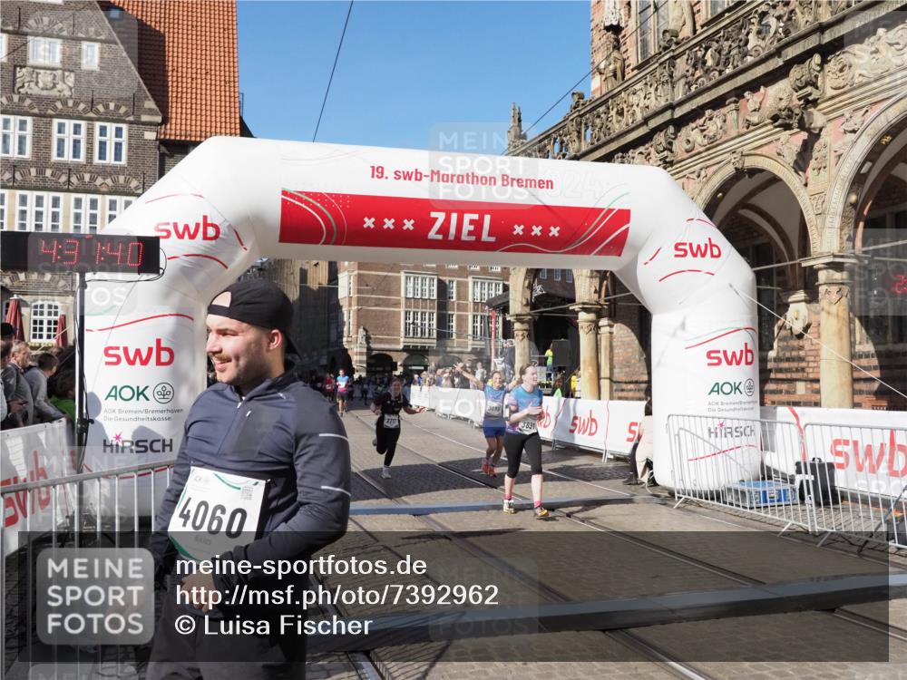 06.10.2024 - 19. swb-Marathon Bremen Luisa Fischer http://msf.ph/oto/7392962 06.10.2024 14:01:40 Ziel 2717, 3085, 3831, 3835, 6168, 6455, 6640 meine-sportfotos.de