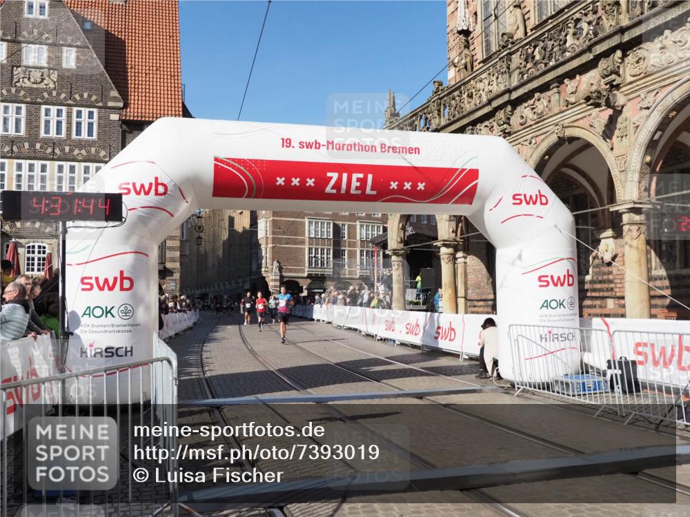 06.10.2024 - 19. swb-Marathon Bremen Luisa Fischer http://msf.ph/oto/7393019 06.10.2024 14:01:44 Ziel 1205, 2717, 3085, 3831 meine-sportfotos.de