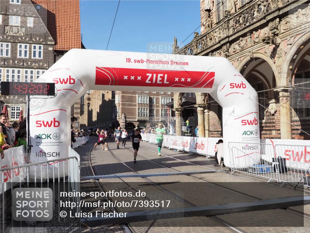 06.10.2024 - 19. swb-Marathon Bremen Luisa Fischer http://msf.ph/oto/7393517 06.10.2024 14:02:02 Ziel 2054, 4320, 4825, 5003, 6178, 6326, 6977 meine-sportfotos.de