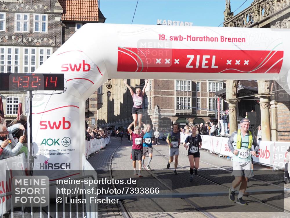 06.10.2024 - 19. swb-Marathon Bremen Luisa Fischer http://msf.ph/oto/7393866 06.10.2024 14:02:14 Ziel 2027, 2588, 4086, 4320, 4341, 4343, 4746, 5563, 5778, 6291, 6530 meine-sportfotos.de