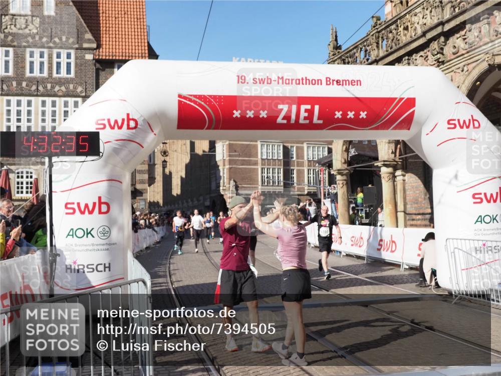 06.10.2024 - 19. swb-Marathon Bremen Luisa Fischer http://msf.ph/oto/7394505 06.10.2024 14:02:35 Ziel 2357, 2362, 3513, 3562, 4385, 4390, 5010, 5841, 5980 meine-sportfotos.de