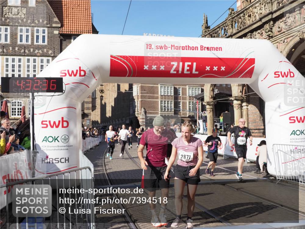 06.10.2024 - 19. swb-Marathon Bremen Luisa Fischer http://msf.ph/oto/7394518 06.10.2024 14:02:36 Ziel 2357, 2362, 3513, 3562, 4385, 4390, 5010, 5841, 5980 meine-sportfotos.de