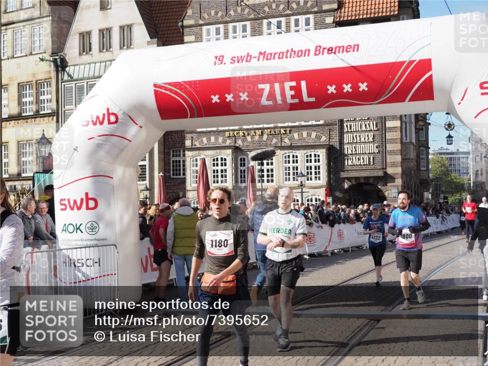 06.10.2024 - 19. swb-Marathon Bremen Luisa Fischer http://msf.ph/oto/7395652 06.10.2024 14:03:38 Ziel 1180, 1600, 3864, 4006, 4132, 4901, 4959 meine-sportfotos.de