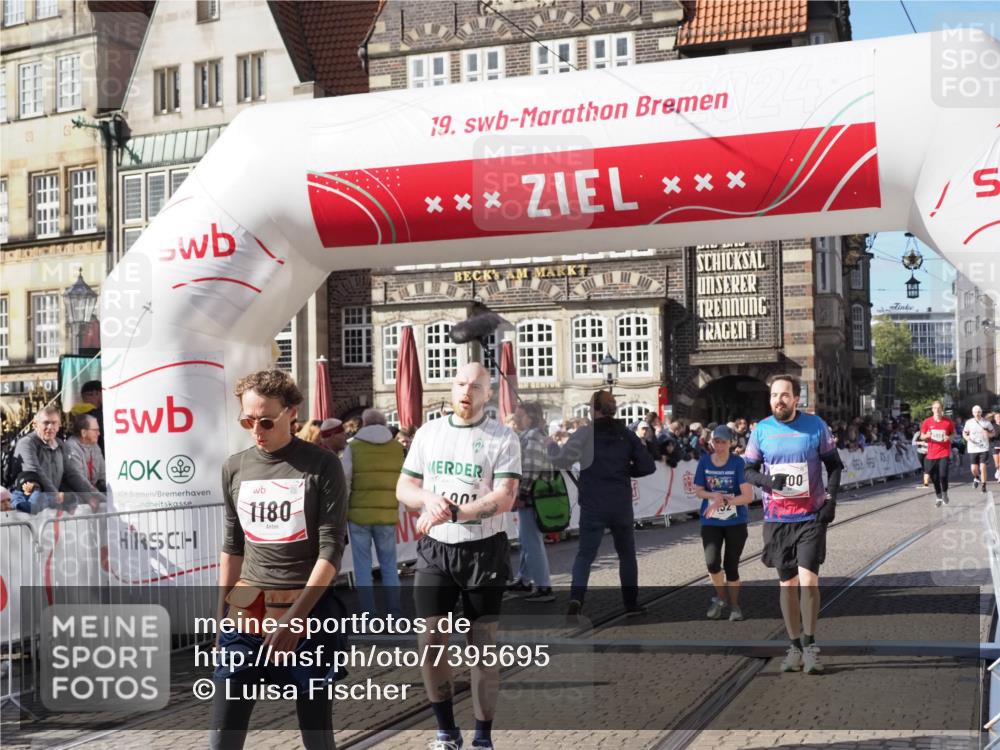 06.10.2024 - 19. swb-Marathon Bremen Luisa Fischer http://msf.ph/oto/7395695 06.10.2024 14:03:39 Ziel 1180, 1600, 4006, 4132, 4901, 4959 meine-sportfotos.de