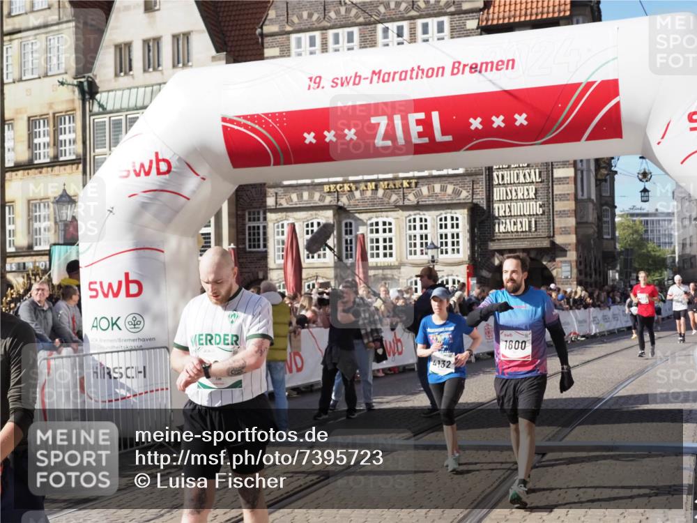 06.10.2024 - 19. swb-Marathon Bremen Luisa Fischer http://msf.ph/oto/7395723 06.10.2024 14:03:40 Ziel 1180, 1600, 4006, 4132, 4901, 4959, 5269 meine-sportfotos.de