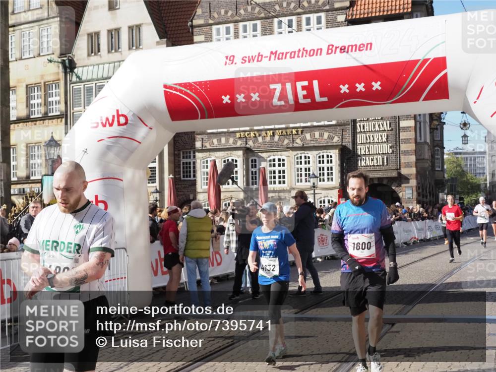 06.10.2024 - 19. swb-Marathon Bremen Luisa Fischer http://msf.ph/oto/7395741 06.10.2024 14:03:41 Ziel 1180, 1600, 4132, 4901, 4959, 5269 meine-sportfotos.de