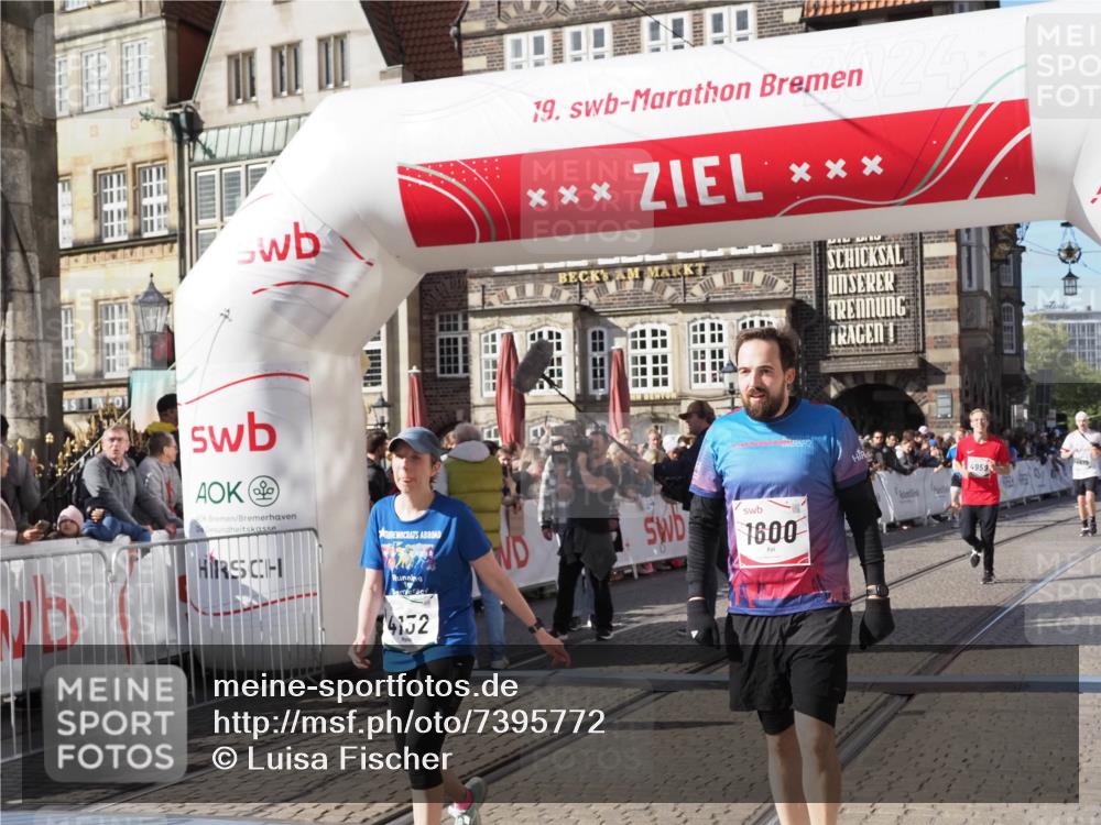 06.10.2024 - 19. swb-Marathon Bremen Luisa Fischer http://msf.ph/oto/7395772 06.10.2024 14:03:42 Ziel 1600, 3841, 4132, 4901, 4959, 5269, 5579 meine-sportfotos.de