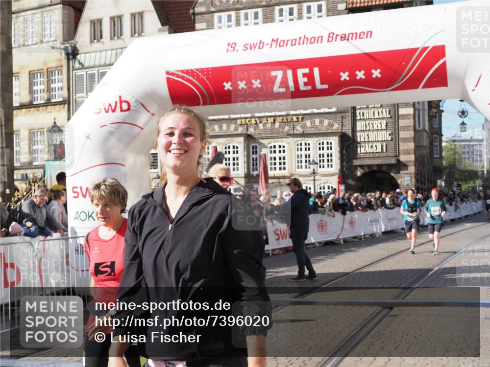 06.10.2024 - 19. swb-Marathon Bremen Luisa Fischer http://msf.ph/oto/7396020 06.10.2024 14:03:54 Ziel 961, 1213, 3025, 3841, 4250, 5046, 5089, 5579 meine-sportfotos.de