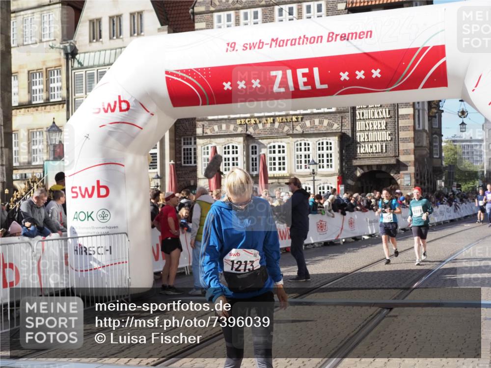 06.10.2024 - 19. swb-Marathon Bremen Luisa Fischer http://msf.ph/oto/7396039 06.10.2024 14:03:55 Ziel 961, 1213, 3025, 4250, 5046, 5089 meine-sportfotos.de