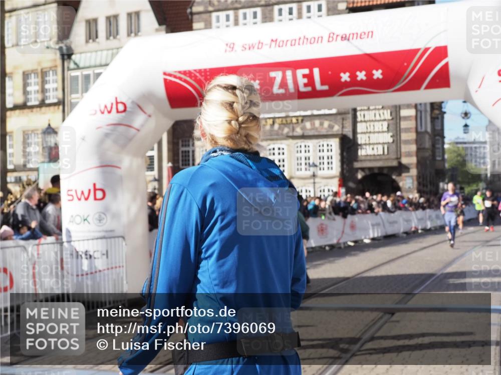 06.10.2024 - 19. swb-Marathon Bremen Luisa Fischer http://msf.ph/oto/7396069 06.10.2024 14:03:59 Ziel 196, 2186, 3134, 4287, 5046, 5089, 6645 meine-sportfotos.de