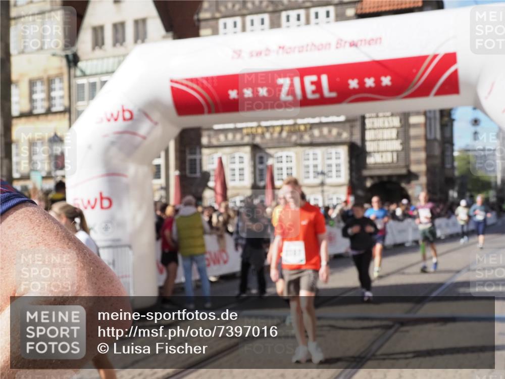 06.10.2024 - 19. swb-Marathon Bremen Luisa Fischer http://msf.ph/oto/7397016 06.10.2024 14:04:27 Ziel 792, 1034, 2387, 2766, 3964, 5206, 5261, 5680, 6485 meine-sportfotos.de