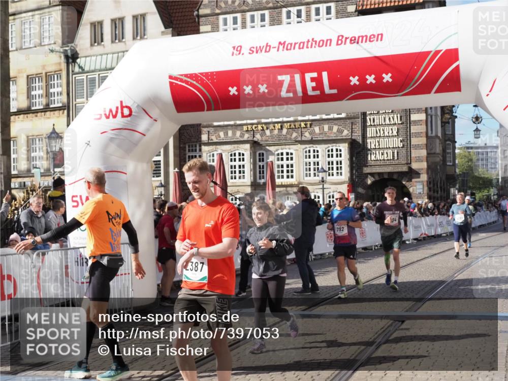 06.10.2024 - 19. swb-Marathon Bremen Luisa Fischer http://msf.ph/oto/7397053 06.10.2024 14:04:29 Ziel 792, 1034, 2387, 3964, 5206, 5261, 5680, 6485 meine-sportfotos.de