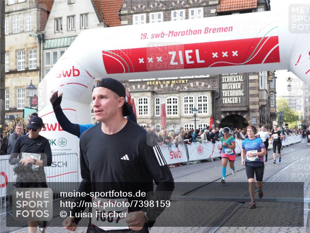 06.10.2024 - 19. swb-Marathon Bremen Luisa Fischer http://msf.ph/oto/7398159 06.10.2024 14:05:12 Ziel 1667, 3941, 4282, 4954, 5123, 5280, 5355, 5386, 6122 meine-sportfotos.de