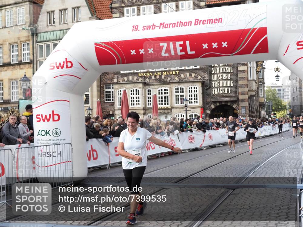 06.10.2024 - 19. swb-Marathon Bremen Luisa Fischer http://msf.ph/oto/7399535 06.10.2024 14:06:03 Ziel 556, 683, 2659, 2704, 3020, 5467 meine-sportfotos.de