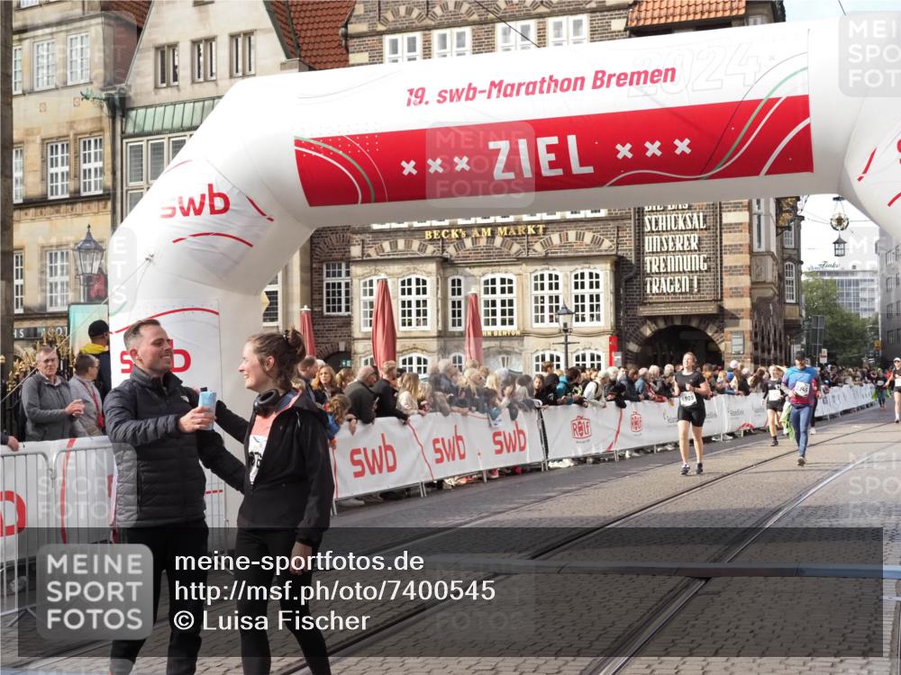 06.10.2024 - 19. swb-Marathon Bremen Luisa Fischer http://msf.ph/oto/7400545 06.10.2024 14:06:38 Ziel 2345, 2642, 4152, 4909, 5836 meine-sportfotos.de