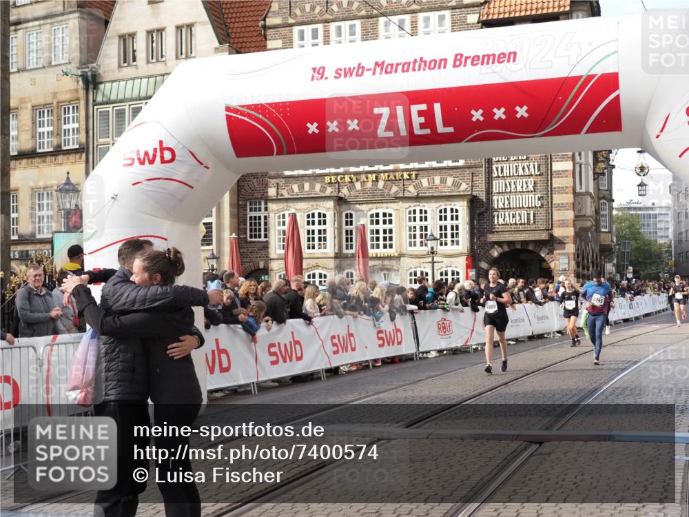 06.10.2024 - 19. swb-Marathon Bremen Luisa Fischer http://msf.ph/oto/7400574 06.10.2024 14:06:39 Ziel 2345, 2642, 2730, 4152, 4909, 5836 meine-sportfotos.de