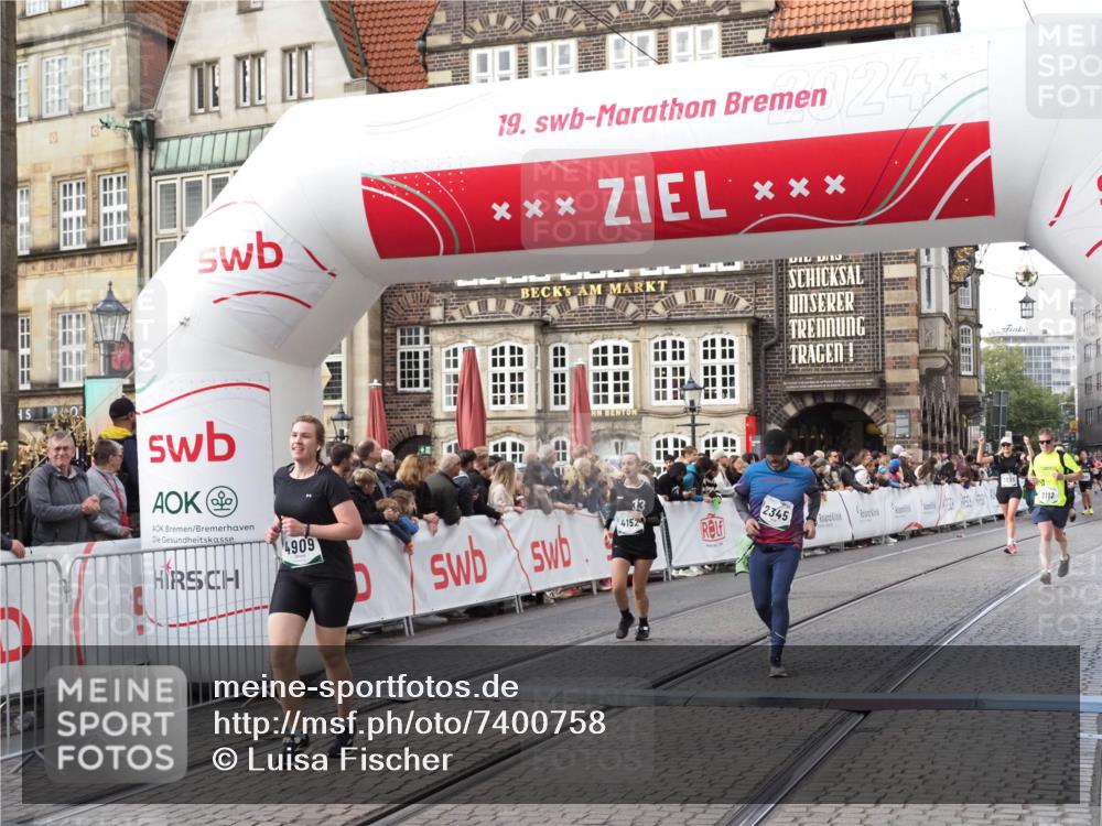 06.10.2024 - 19. swb-Marathon Bremen Luisa Fischer http://msf.ph/oto/7400758 06.10.2024 14:06:43 Ziel 2112, 2345, 2730, 3595, 4152, 4909 meine-sportfotos.de