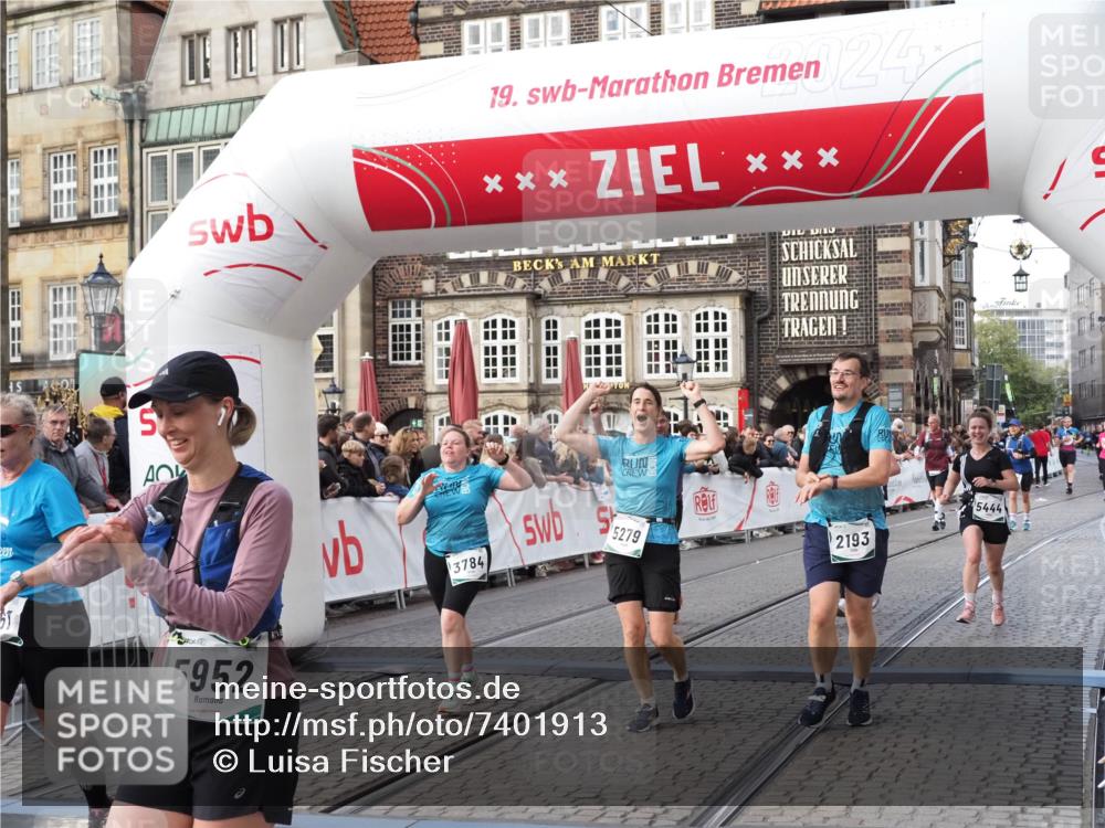 06.10.2024 - 19. swb-Marathon Bremen Luisa Fischer http://msf.ph/oto/7401913 06.10.2024 14:07:20 Ziel 325, 2193, 2250, 3061, 3302, 3784, 5279, 5444, 5952, 6392, 6532, 6656 meine-sportfotos.de