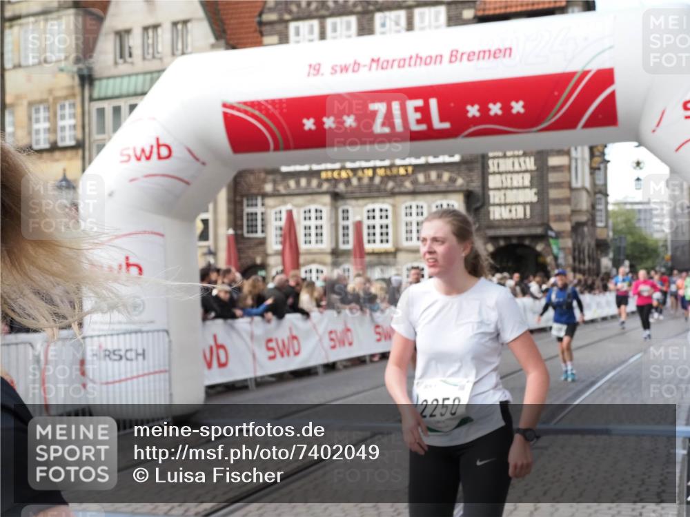 06.10.2024 - 19. swb-Marathon Bremen Luisa Fischer http://msf.ph/oto/7402049 06.10.2024 14:07:23 Ziel 325, 2193, 2250, 2426, 3302, 3784, 5279, 5444, 5952, 6392, 6656 meine-sportfotos.de