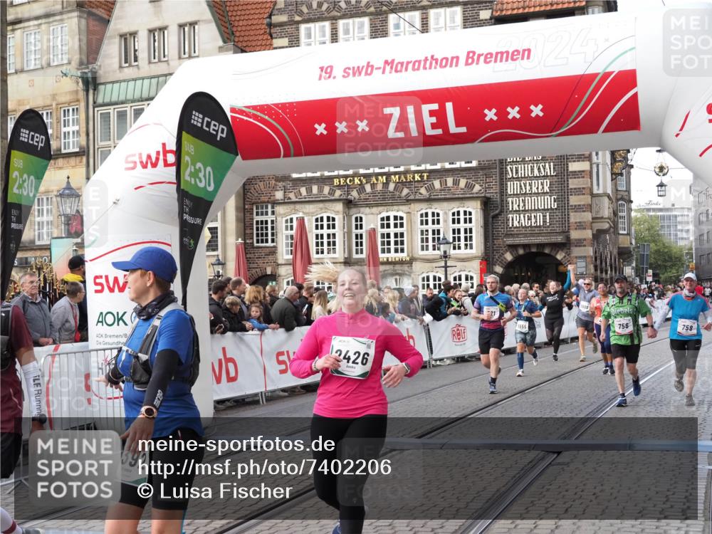 06.10.2024 - 19. swb-Marathon Bremen Luisa Fischer http://msf.ph/oto/7402206 06.10.2024 14:07:29 Ziel 756, 758, 921, 2426, 3302, 3813, 4079, 5608, 5655, 6392, 6656 meine-sportfotos.de