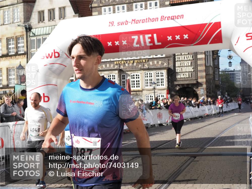 06.10.2024 - 19. swb-Marathon Bremen Luisa Fischer http://msf.ph/oto/7403149 06.10.2024 14:08:07 Ziel 887, 3553, 3715, 4047, 4048, 4269, 6283 meine-sportfotos.de