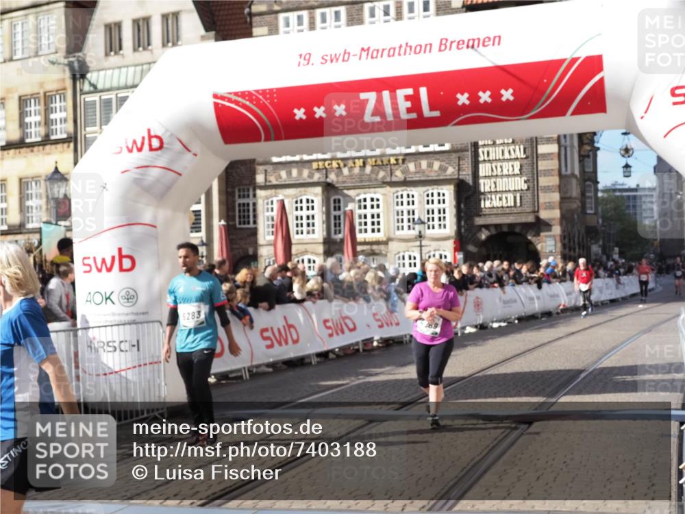 06.10.2024 - 19. swb-Marathon Bremen Luisa Fischer http://msf.ph/oto/7403188 06.10.2024 14:08:08 Ziel 887, 3553, 4047, 4048, 4269, 6283 meine-sportfotos.de