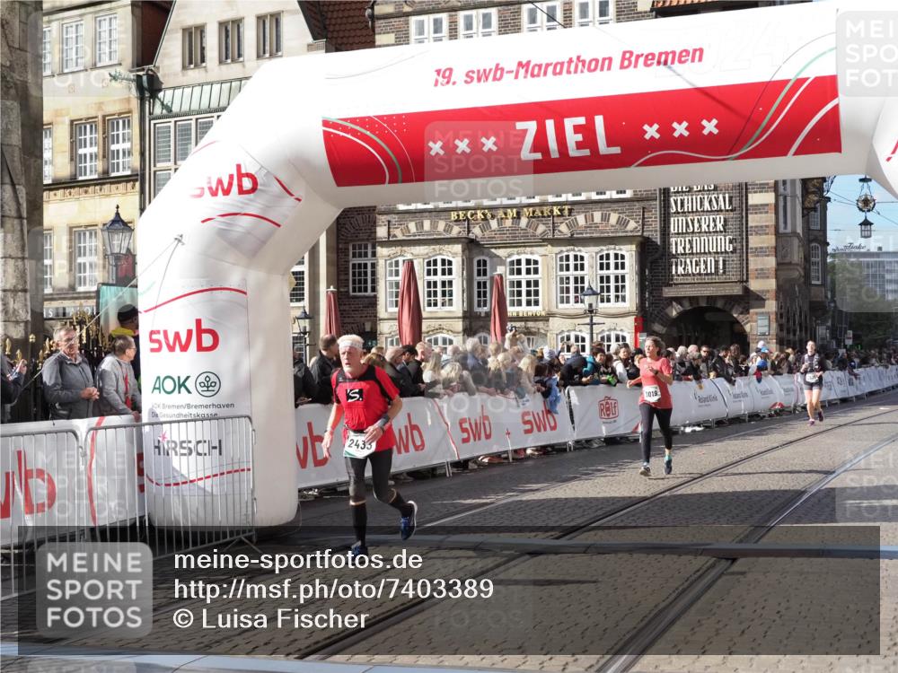 06.10.2024 - 19. swb-Marathon Bremen Luisa Fischer http://msf.ph/oto/7403389 06.10.2024 14:08:16 Ziel 2433, 2628, 3019 meine-sportfotos.de
