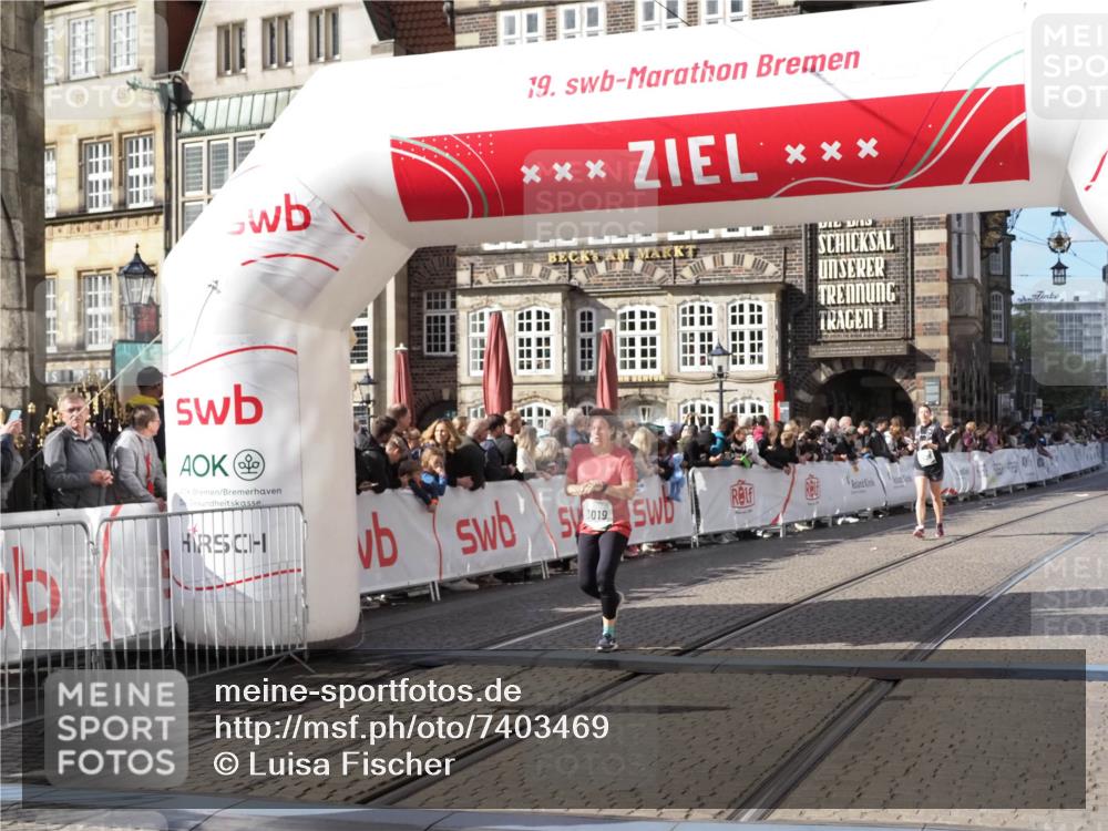 06.10.2024 - 19. swb-Marathon Bremen Luisa Fischer http://msf.ph/oto/7403469 06.10.2024 14:08:18 Ziel 2433, 2628, 3019 meine-sportfotos.de