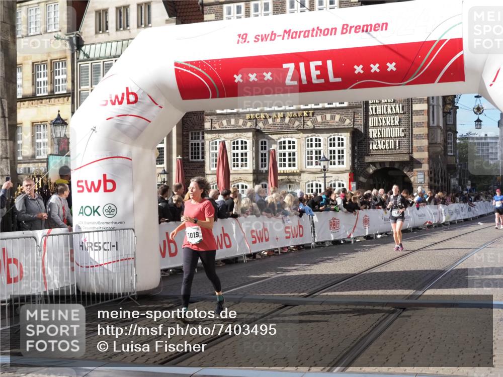 06.10.2024 - 19. swb-Marathon Bremen Luisa Fischer http://msf.ph/oto/7403495 06.10.2024 14:08:19 Ziel 2433, 2628, 3019 meine-sportfotos.de