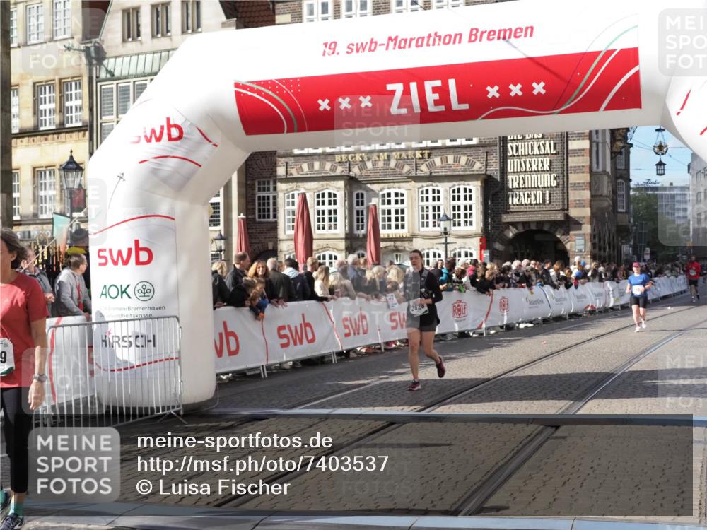 06.10.2024 - 19. swb-Marathon Bremen Luisa Fischer http://msf.ph/oto/7403537 06.10.2024 14:08:21 Ziel 2433, 2628, 3019, 6884 meine-sportfotos.de