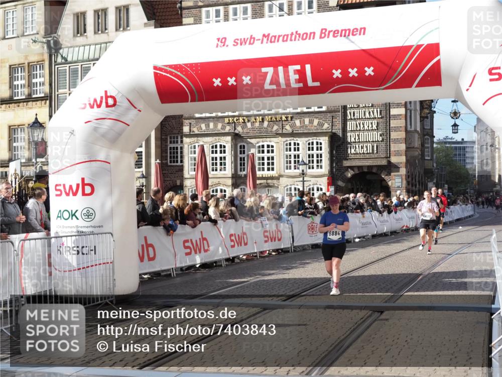 06.10.2024 - 19. swb-Marathon Bremen Luisa Fischer http://msf.ph/oto/7403843 06.10.2024 14:08:27 Ziel 2510, 2628, 4935, 6884 meine-sportfotos.de