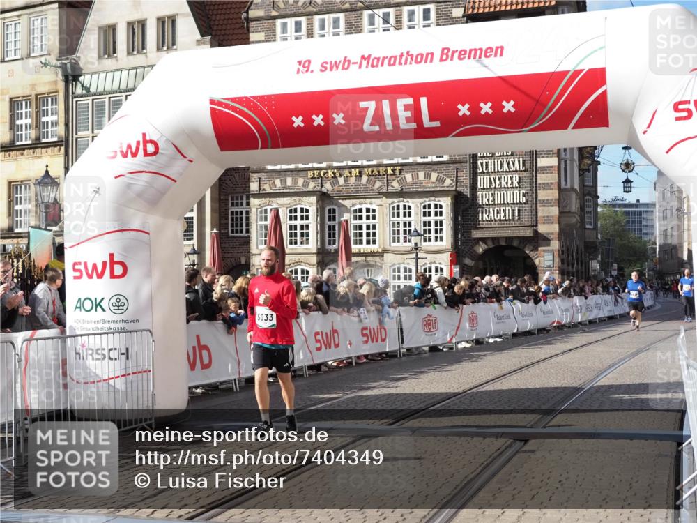 06.10.2024 - 19. swb-Marathon Bremen Luisa Fischer http://msf.ph/oto/7404349 06.10.2024 14:08:37 Ziel 4634, 4935, 5033 meine-sportfotos.de