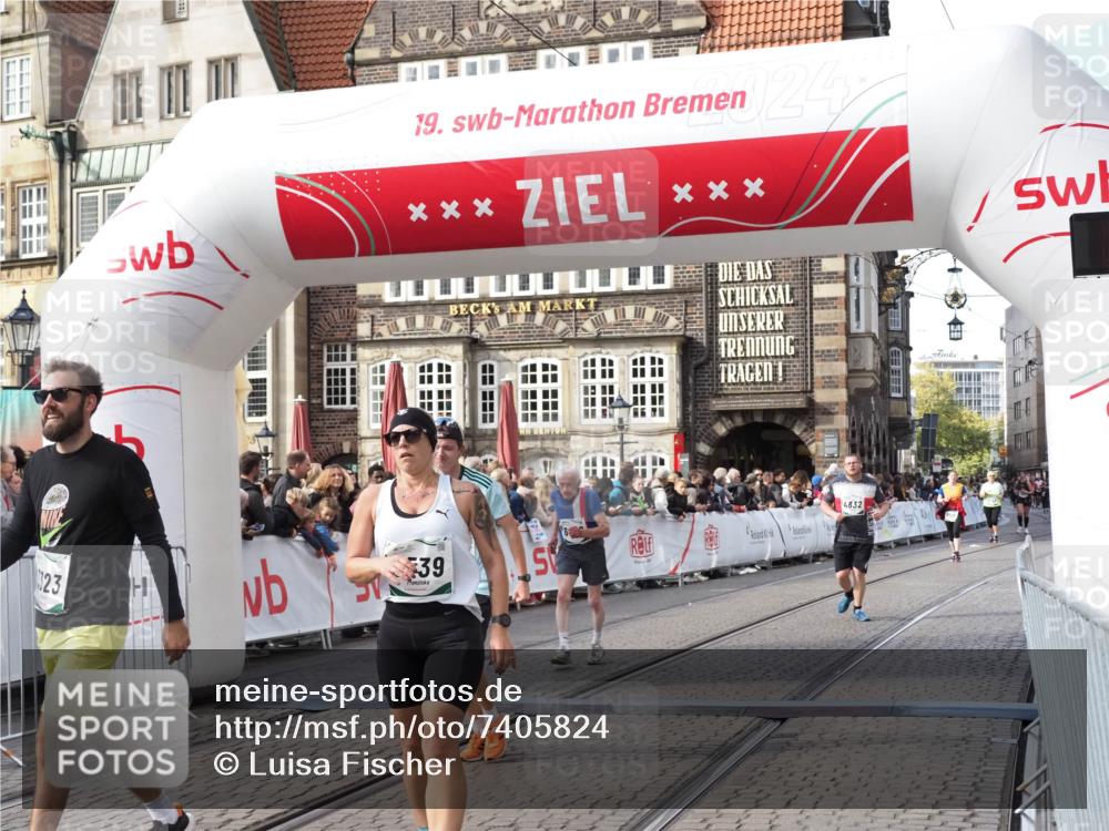 06.10.2024 - 19. swb-Marathon Bremen Luisa Fischer http://msf.ph/oto/7405824 06.10.2024 14:09:16 Ziel 502, 3323, 3842, 4832, 6539, 6922 meine-sportfotos.de